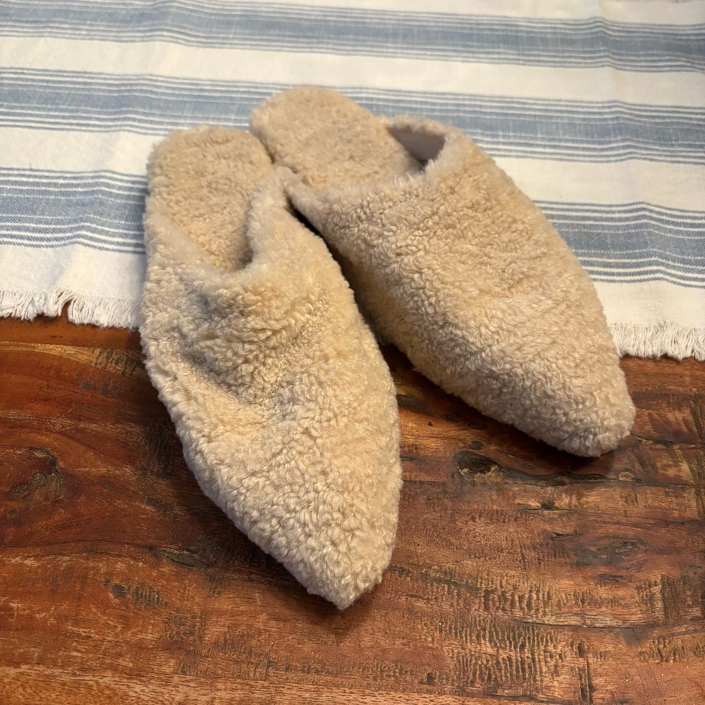 Raye‎ x Revolve Shearling Sandal Slippers Size 6